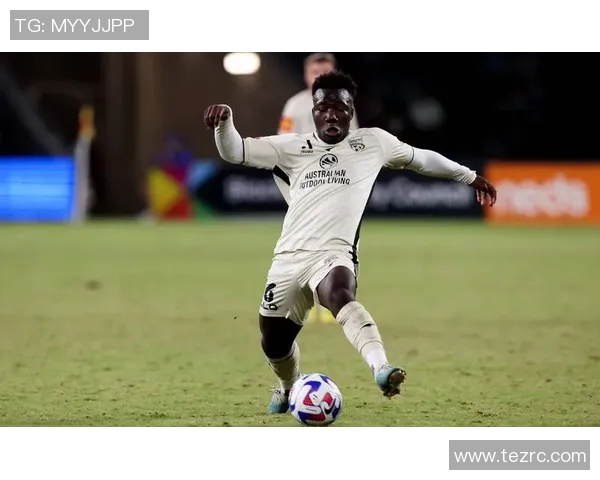 萨基利期与费内巴切的激烈对决揭示了足球战术的深度与魅力 萨基利期与费内巴切的激烈对决揭示了足球战术的深度与魅力